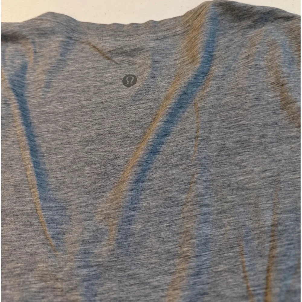 Lululemon Love Tee V-Neck Short Sleeve Heathered Grey Curved Hem  Pima Sz 6/8